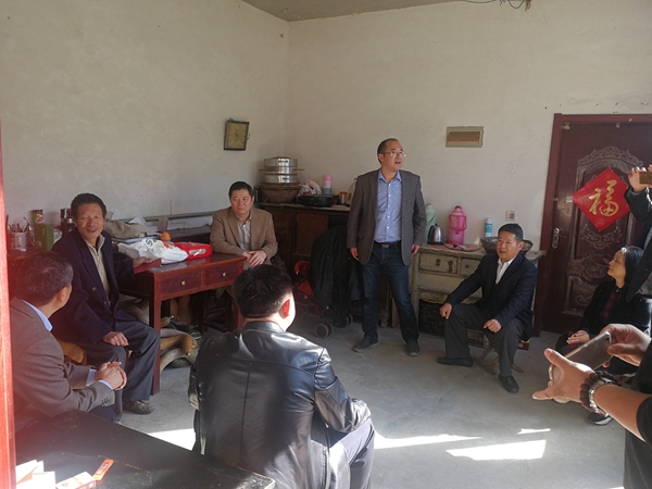 03���Ź�˾�쵼���ӵ��Լ�ׯ����о�׼��ƶ����.jpg