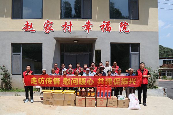 走访传情 慰问暖心 ——山东hjc黄金城官网登录集团走访慰问“第一书记”帮扶村